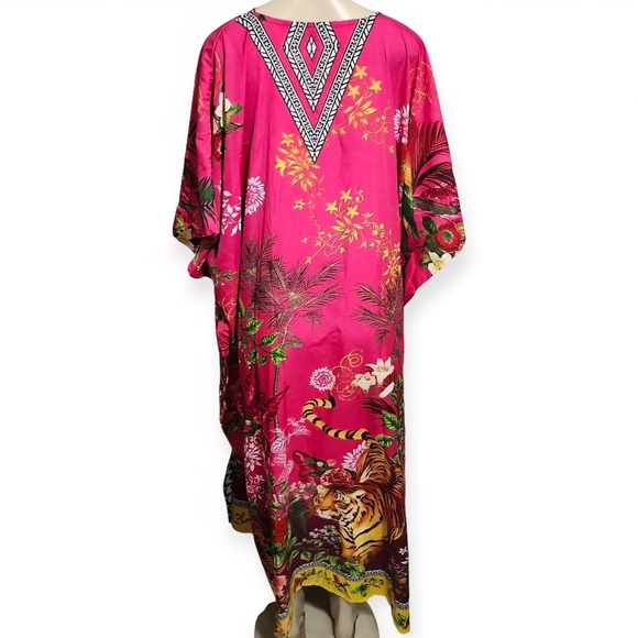 Pink and Black Patterned Kaftan by Winlar - Picture 6 of 9